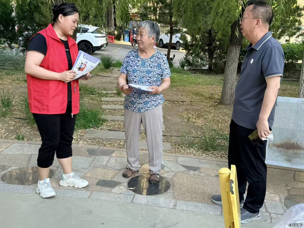 向居民宣传反诈知识