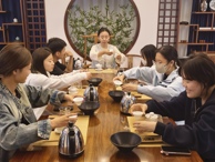 “茶韵青春·匠心传承”——威廉希尔中文官方网站第三期青年夜校茶艺体验课圆满落幕