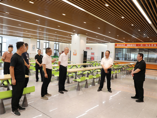学院党委书记带队开展暑假前校园安全专项检查