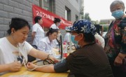 医学系教师党员在社区开展 “红色义诊党日+”活动