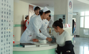 医学系开展“弘扬雷锋精神·传承中医文化”学雷锋义诊服务活动